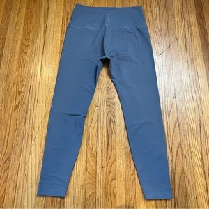 Beyond Yoga Large Blue High Rise  Midi 7/8 Leggings Ankle